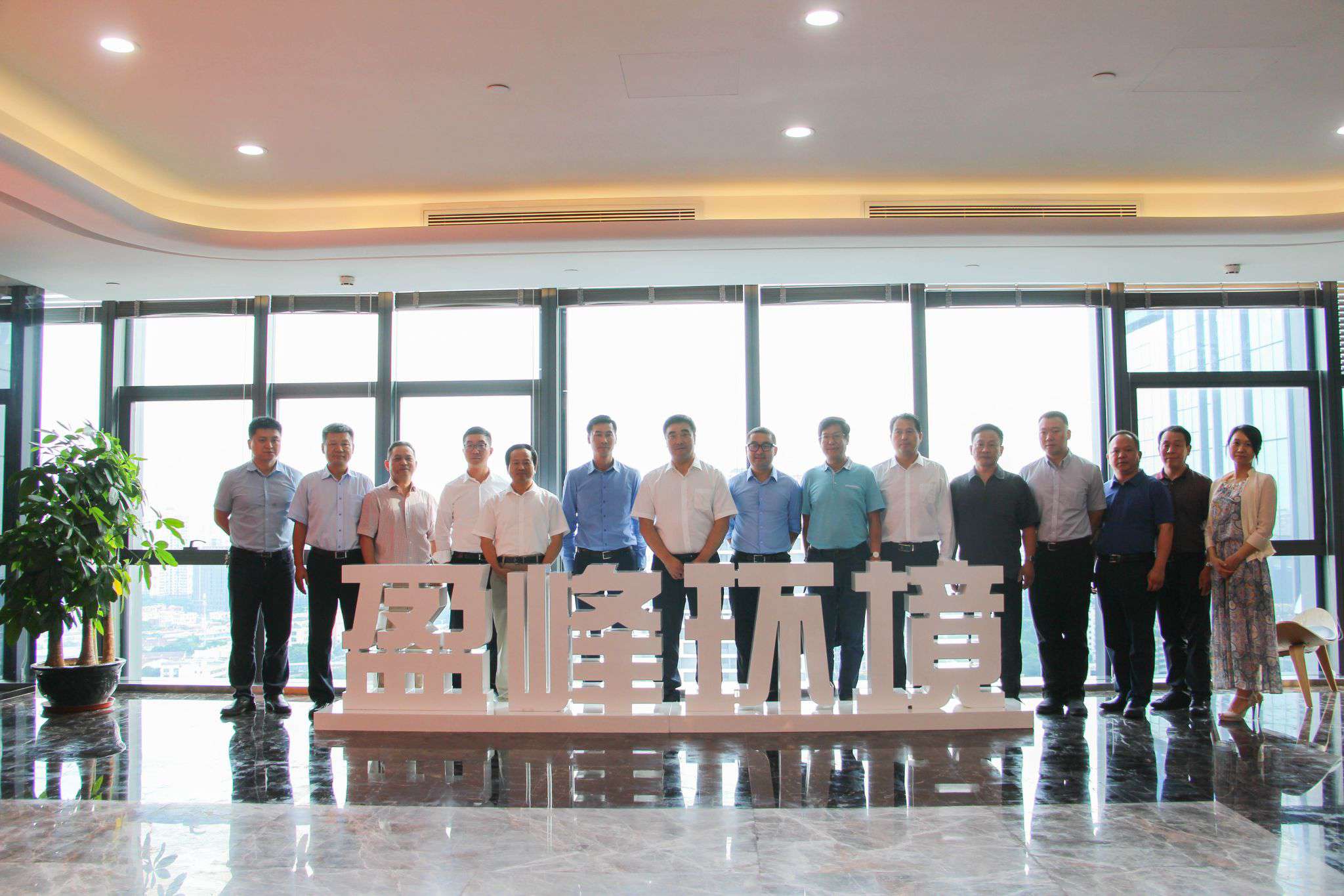 湖南省长沙市副市长刘明理一行莅临非凡娱乐环境参观考察