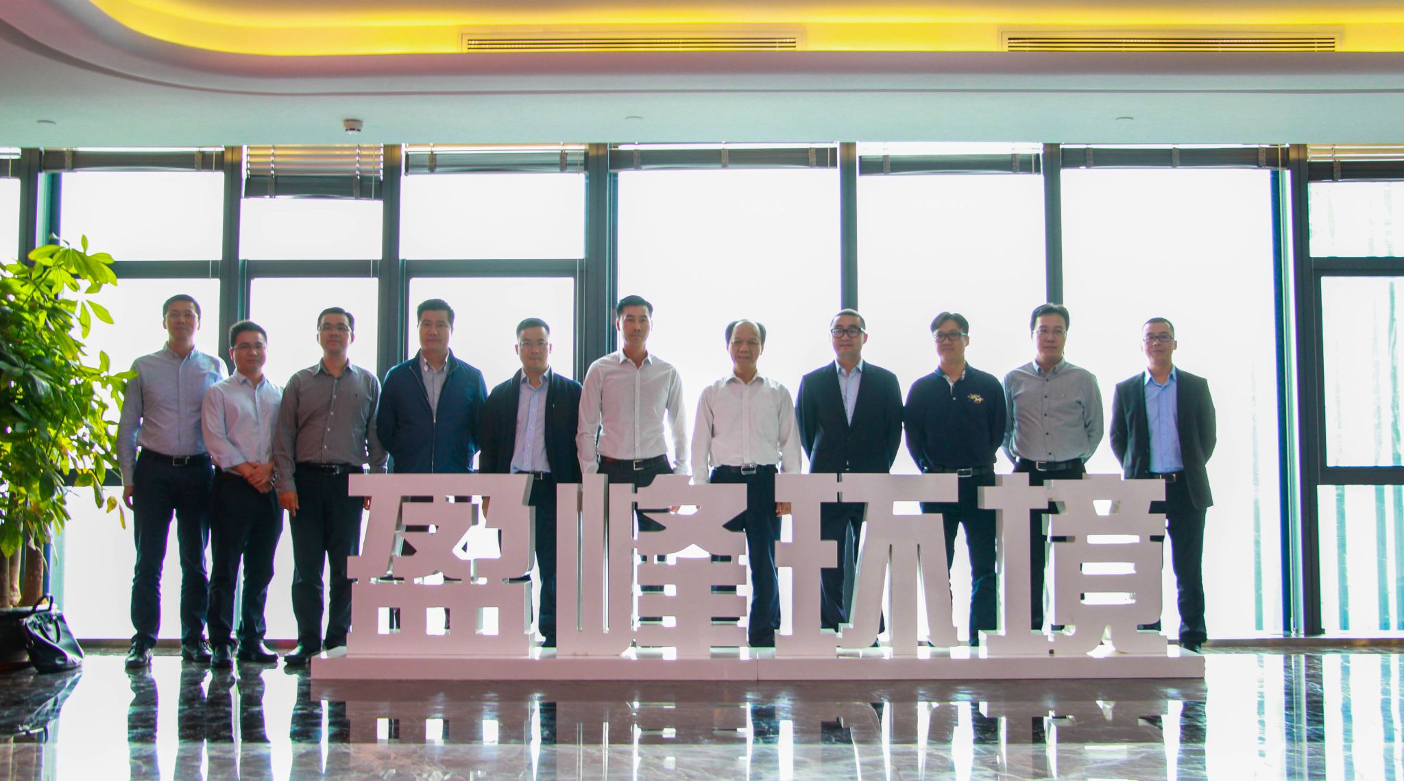 顺德区委书记郭文海一行莅临非凡娱乐环境参观考察