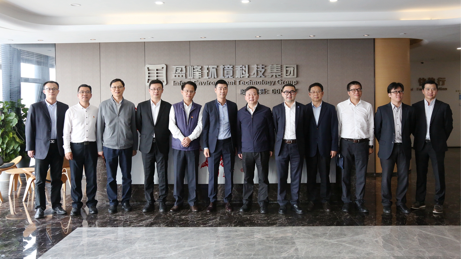 佛山市委副书记、市长朱伟一行莅临非凡娱乐环境调研指导