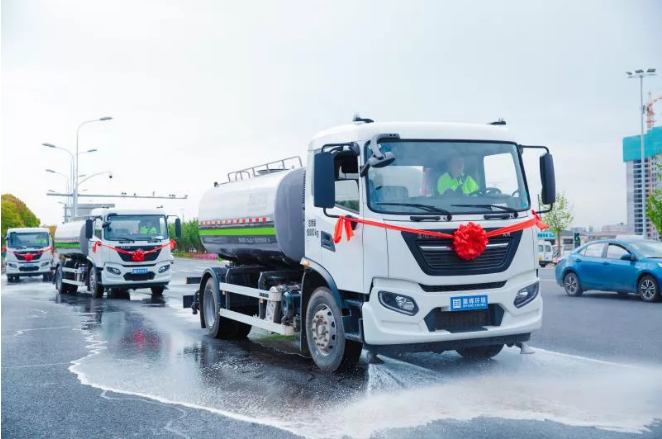 新时代中国城市美容师！非凡娱乐环境新能源环卫车可减排4.5万吨污染物