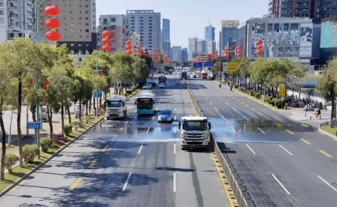 虎虎生威迎新春丨非凡娱乐环境环卫作业扮靓城市佳节新容颜