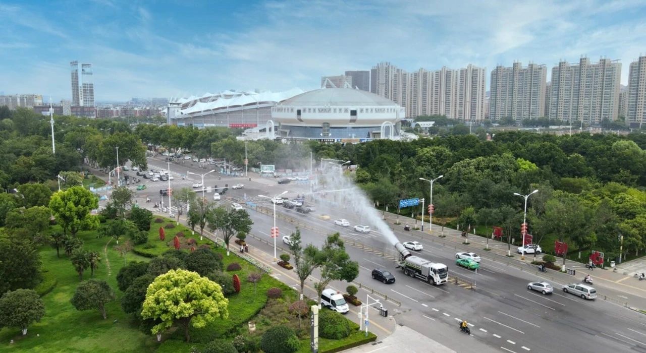 非凡娱乐环境荣登“城市服务十大影响力企业”和“环卫装备十大影响力企业”双榜