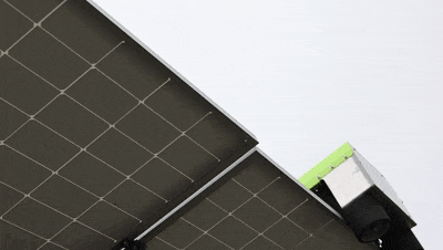 光伏发电效率飙升20% 非凡娱乐环境光伏清洁机器人震撼上市